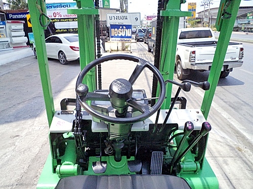 ขายรถยกโตโยต้า 2 ตัน รุ่น5  เครื่องเบนซิน กระบอกคู่  เสาสูง 3 เมตร  ยางตัน พวงมาลัยเพาเว่อร์  สีเดิมจากนอก นำเข้าจากญี่ปุ่น ใช้งานได้ทันที ราคา180000