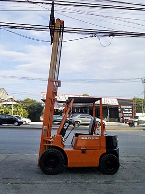 ขายรถยกมิตซูบิชิ 2 ตัน  เครื่องเบนซิน   เสาสูง 4 เมตร  แผงงาสไลด์  พวงมาลัยเพาเว่อร์  สีเดิมจากนอก นำเข้าจากญี่ปุ่น ใช้งานได้ทันที ราคา180000