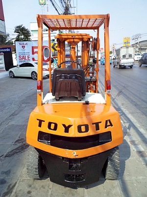 ขายรถยกโตโยต้า 2 ตัน  เครื่องเบนซิน   เสาสูง 4.3 เมตร (เสาต่ำ-เสา3ท่อน) แผงงาสไลด์  พวงมาลัยเพาเว่อร์  สีเดิมจากนอก นำเข้าจากญี่ปุ่น ใช้งานได้ทันที ราคา190000