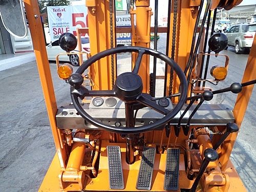 ขายรถยกโตโยต้า 2 ตัน  เครื่องเบนซิน   เสาสูง 4.3 เมตร (เสาต่ำ-เสา3ท่อน) แผงงาสไลด์  พวงมาลัยเพาเว่อร์  สีเดิมจากนอก นำเข้าจากญี่ปุ่น ใช้งานได้ทันที ราคา190000