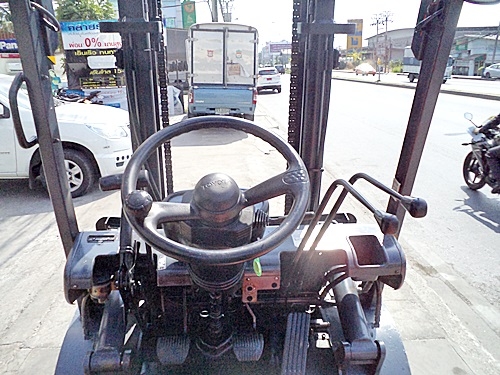 ขายรถยกโตโยต้า 2 ตัน รุ่น6  เครื่องเบนซิน เกียร์ออโต้ กระบอกคู่  เสาสูง 3 เมตร  ยางตันใหม่ พวงมาลัยเพาเว่อร์  สีเดิมจากนอก นำเข้าจากญี่ปุ่น ใช้งานได้ทันที ราคา200000