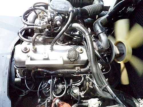 ขายรถยกโตโยต้า 2 ตัน รุ่น6  เครื่องเบนซิน เกียร์ออโต้ กระบอกคู่  เสาสูง 3 เมตร  ยางตันใหม่ พวงมาลัยเพาเว่อร์  สีเดิมจากนอก นำเข้าจากญี่ปุ่น ใช้งานได้ทันที ราคา200000