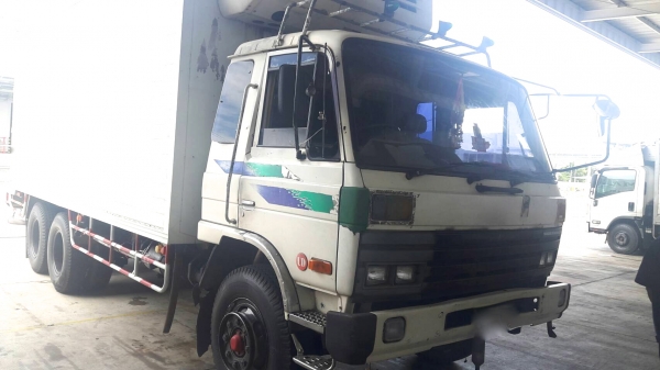 รถนิสสัน 10 ล้อ ตู้เย็น 180 แรงม้า. ปี 37 - 39. , ( มี ขาย 2 คัน. )    สนใจติดต่อ  081 - 6079515