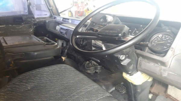 รถนิสสัน 10 ล้อ ตู้เย็น 180 แรงม้า. ปี 37 - 39. , ( มี ขาย 2 คัน. )    สนใจติดต่อ  081 - 6079515