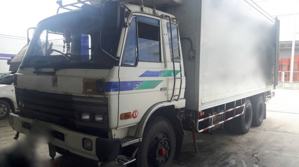 รถนิสสัน 10 ล้อ ตู้เย็น 180 แรงม้า. ปี 37 - 39. , ( มี ขาย 2 คัน. )    สนใจติดต่อ  081 - 6079515