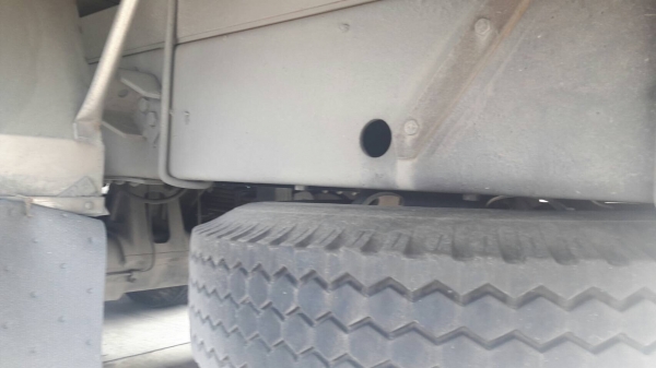 รถนิสสัน 10 ล้อ ตู้เย็น 180 แรงม้า. ปี 37 - 39. , ( มี ขาย 2 คัน. )    สนใจติดต่อ  081 - 6079515