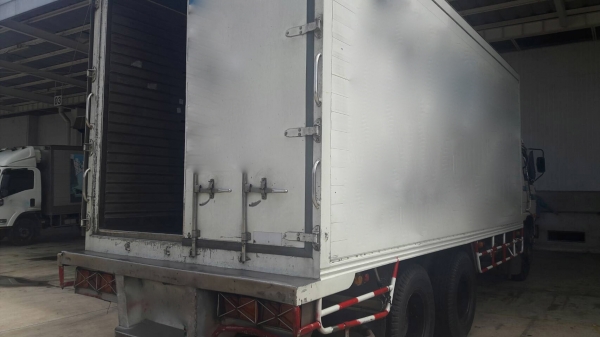 รถนิสสัน 10 ล้อ ตู้เย็น 180 แรงม้า. ปี 37 - 39. , ( มี ขาย 2 คัน. )    สนใจติดต่อ  081 - 6079515