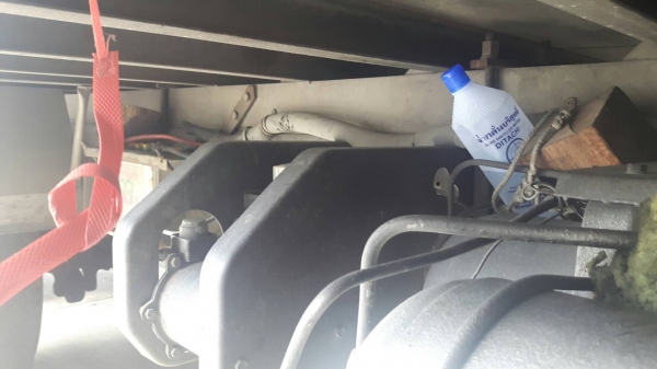 รถนิสสัน 10 ล้อ ตู้เย็น 180 แรงม้า. ปี 37 - 39. , ( มี ขาย 2 คัน. )    สนใจติดต่อ  081 - 6079515