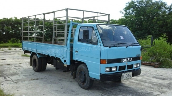 รถ 6 ล้อมีคอกเหล็ก ยี่ห้อ ISUZU รุ่น NKR รถห้างแท้ เครื่อง 4Be1 110 เเรงม้า