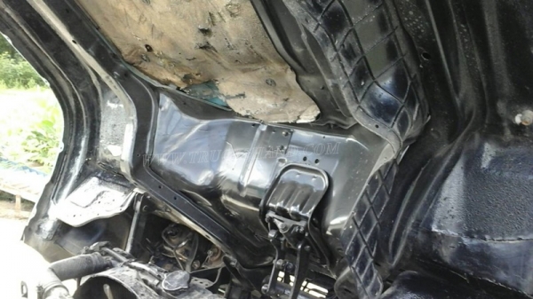 รถ 6 ล้อมีคอกเหล็ก ยี่ห้อ ISUZU รุ่น NKR รถห้างแท้ เครื่อง 4Be1 110 เเรงม้า