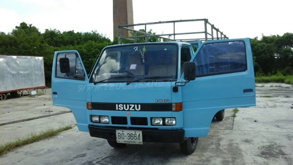 รถ 6 ล้อมีคอกเหล็ก ยี่ห้อ ISUZU รุ่น NKR รถห้างแท้ เครื่อง 4Be1 110 เเรงม้า