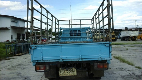 รถ 6 ล้อมีคอกเหล็ก ยี่ห้อ ISUZU รุ่น NKR รถห้างแท้ เครื่อง 4Be1 110 เเรงม้า