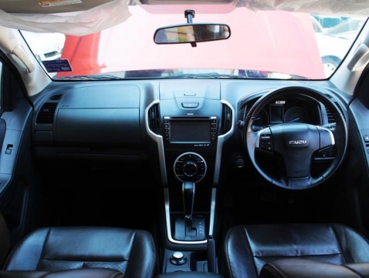 ISUZU D-MAX V-CROSS  3.0 Z-Prstige มองหารถคันนี้ รถคุณภาพแน่นอน ออกรถง่าย อนุมัติเร็ว ทักจิ๊ฟมาได้น่ะคร่ะ