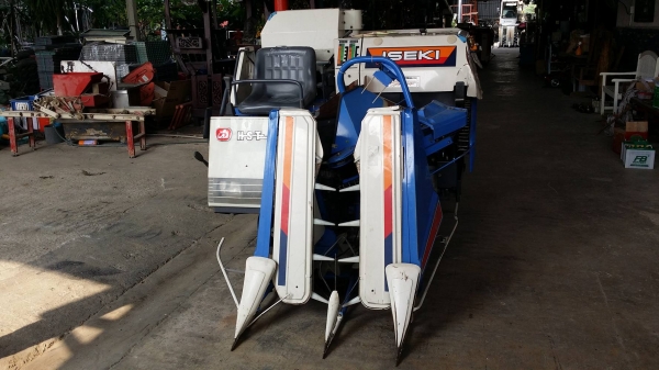 รถเกี่ยวข้าวพร้อมนวดข้าวในตัว แบบนั่งขับ เก่าญี่ปุ่น  ISEKI รุ่น  FRONTIER 13 เกี่ยวข้าว 2 แถว