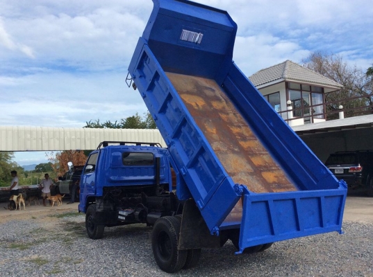 รถบรรทุก 6 ล้อดั้ม 5 คิว ISUZU NPR เครื่อง 110 แรง