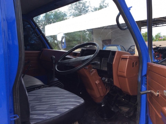 รถบรรทุก 6 ล้อดั้ม 5 คิว ISUZU NPR เครื่อง 110 แรง