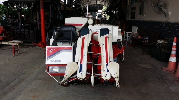 รถเกี่ยวข้าวพร้อมนวดข้าวในตัว แบบนั่งขับ เก่าญี่ปุ่น  YANMAR   รุ่น CA125 เกี่ยวข้าว 2 แถว