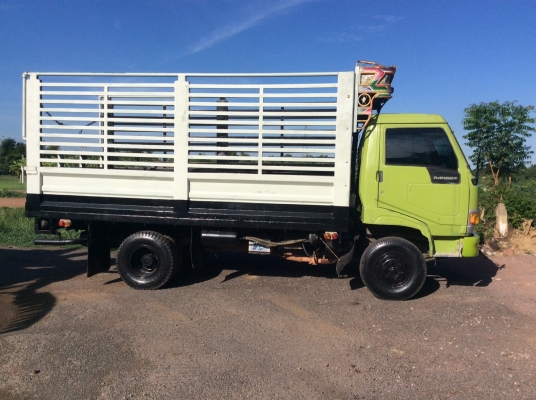 HINO 6ล้อ ยาว 4.5 ม.เครื่อง160แรง (6สูบ) พวงมาลัยพาวเวอร์ ช่วงล่างใหญ่ เครื่องดี ขับดี ครัทซีสวย รถพร้อมใช้งาน ขาย 330,000 บาท ศุภากร 081-1903107 , 081-4252943