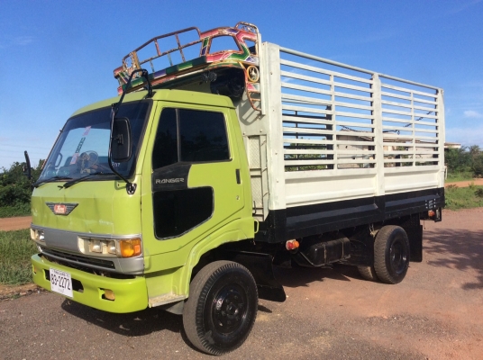 HINO 6ล้อ ยาว 4.5 ม.เครื่อง160แรง (6สูบ) พวงมาลัยพาวเวอร์ ช่วงล่างใหญ่ เครื่องดี ขับดี ครัทซีสวย รถพร้อมใช้งาน ขาย 330,000 บาท ศุภากร 081-1903107 , 081-4252943