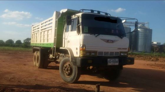 ขายรถ10ล้อ ดั้ม2เพลา FM227 เครื่อง220แรง EM100 พาวเวอร์ จิฟฟี่ รถสวยสภาพพร้อมใช้งาน เอกสารพร้อมโอน ราคา750,000 สนใจโทร 090-8588220คุณนะ 093-3258446คุณบิว หรือเข้าดูสินค้าอื่นๆได้ที่ www.narong2truck.com หรือ www.truck.in.th/498 หรือเพจFacebook ณรงค์ ซื้อข