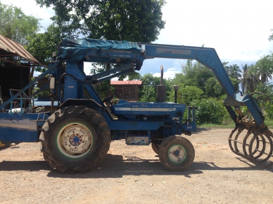 ขายเครื่องคีบอ้อยติดรถไถฟอร์ด 5000-77 มีเล่มทะเบียน แยกรถแยกคีบได้ครับ