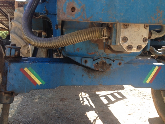 ขายเครื่องคีบอ้อยติดรถไถฟอร์ด 5000-77 มีเล่มทะเบียน แยกรถแยกคีบได้ครับ