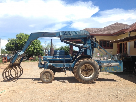 ขายเครื่องคีบอ้อยติดรถไถฟอร์ด 5000-77 มีเล่มทะเบียน แยกรถแยกคีบได้ครับ