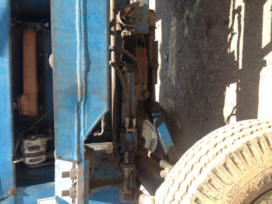 ขายเครื่องคีบอ้อยติดรถไถฟอร์ด 5000-77 มีเล่มทะเบียน แยกรถแยกคีบได้ครับ