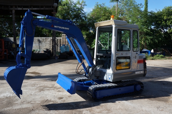 ขายรถขุดMITSUBISHI ME30 ปั๊มนิ้ว คอนโทรลสั้น
