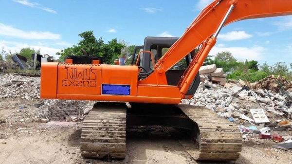 รถแบคโฮ HITACHI EX200-1