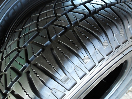 ยางขอบ15กระบะสูง  มิชลิน255-70-R15ลงพื้นปี13 (4เส้น2,000) ดอกหนา90\%