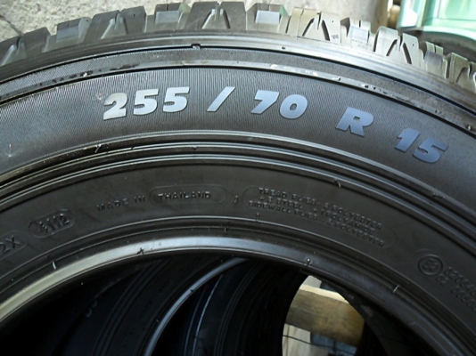 ยางขอบ15กระบะสูง  มิชลิน255-70-R15ลงพื้นปี13 (4เส้น2,000) ดอกหนา90\%