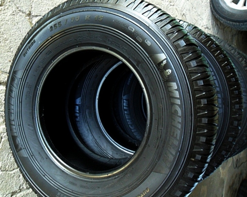 ยางขอบ15กระบะสูง  มิชลิน255-70-R15ลงพื้นปี13 (4เส้น2,000) ดอกหนา90\%