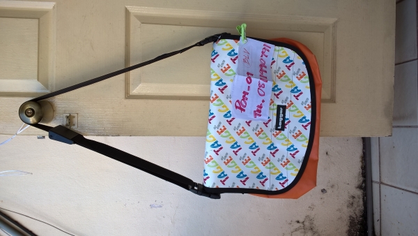 กระเป๋าสะพาย TAGGAR สีสดใส