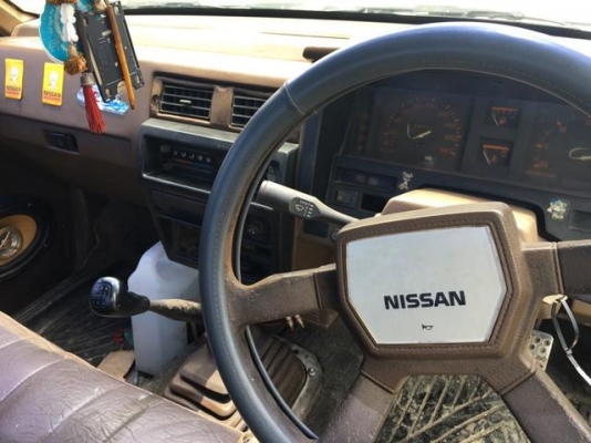 ขายนิสสัน big m ปี 89 เครื่องดีเซล TD 2500 ฝาขาว แอร์เย็นพร้อมใช้