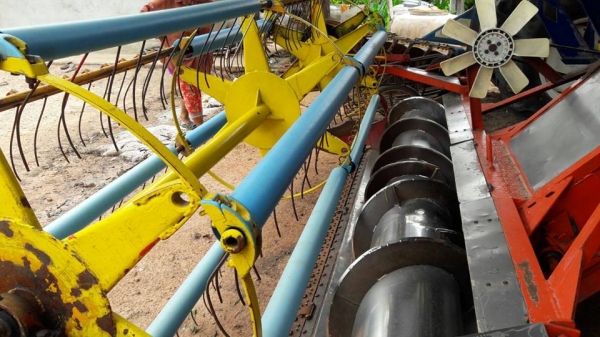 ขายรถเกี่ยวข้าว พรกินรี เครื่องHO7Cเทอร์โบ ช่วงล่าง10อุ้ม2.5ตัน สภาพพร้อมใช้ ขายรถเกี่ยวข้าว พรกินรี เครื่องHO7Cเทอร์โบ ช่วงล่าง10อุ้ม2.5ตัน สภาพพร้อมใช้