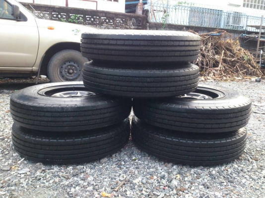 ขายยางถอดป้ายแดง 700R16 พร้อมกะทะเหล็ก 6 รูขอบ16 ยางบริดสโตน  ยางสัปดาห์ที่09ปี16 ตุ่มหน้ายางอยู่ครบใหม่ๆ จำนวน 4 ชุด