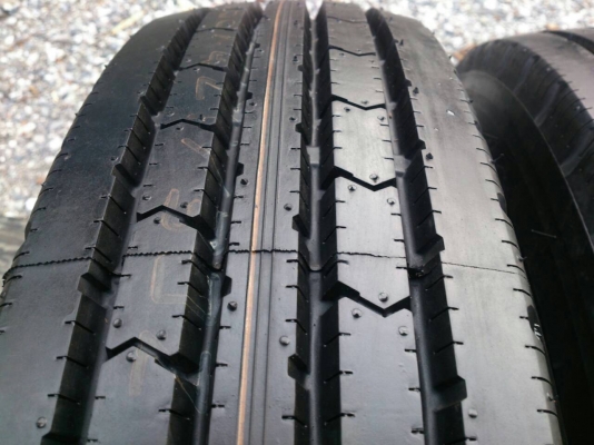 ขายยางถอดป้ายแดง 700R16 พร้อมกะทะเหล็ก 6 รูขอบ16 ยางบริดสโตน  ยางสัปดาห์ที่09ปี16 ตุ่มหน้ายางอยู่ครบใหม่ๆ จำนวน 4 ชุด