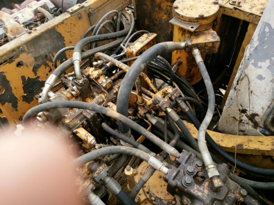 ขายรถแบคโฮ KOMATSU PC200-5LC เอกสารเล่มทะเบียน ระบบไฟเต็ม คอลโทรลสั้น ราคา 600000