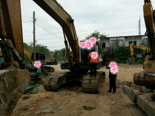 ขายรถแบคโฮ KOMATSU PC200-5LC เอกสารเล่มทะเบียน ระบบไฟเต็ม คอลโทรลสั้น ราคา 600000