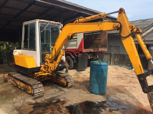 ขายรถแบคโฮ KOMATSU PC30-5 ราคา 180000