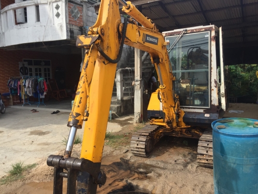 ขายรถแบคโฮ KOMATSU PC30-5 ราคา 180000