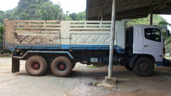 ขายดาวน์รถบรรทุก 10 ล้อดัมพ์ HINO MEGA 220 แรงม้าปี 2553 มีระบบลากพ่วง ขายดาวน์ 300000