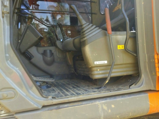 ขายรถแบคโฮ HITACHI ZX200-1 เอกสารเล่มทะเบียน ไมล์ 13068 ชม.ราคา 1300000