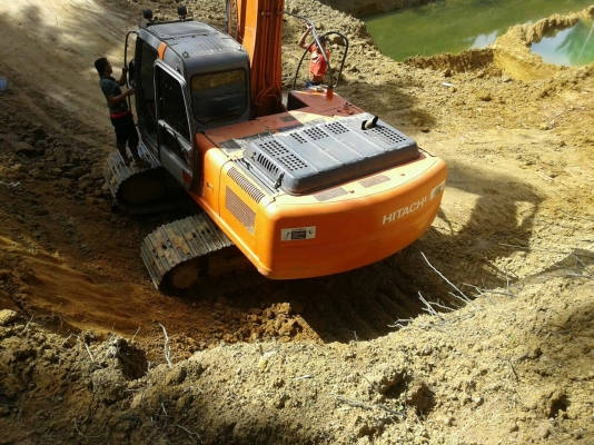 ขายรถแบคโฮ HITACHI ZX200-1 เอกสารเล่มทะเบียน ไมล์ 13068 ชม.ราคา 1300000