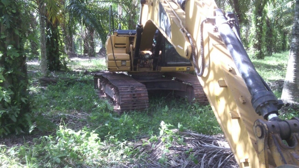 ขายรถแบคโฮ CAT 315 D ไมล์ 4500 ชม.เอกสารเล่มทะเบียน ราคา 1550000