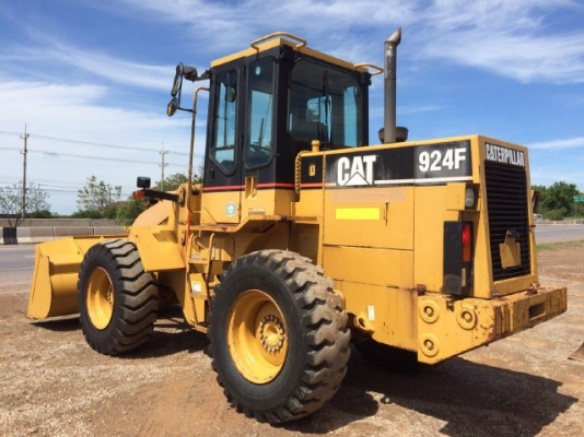ขายรถตักล้อยาง CAT 924F รถนอกนำเข้าจากญี่ปุ่น สภาพสวยพร้อมใช้ มีVDOการทำงานครับ