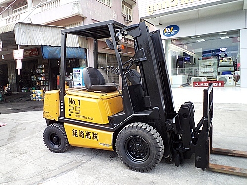 ขายรถยกSUMITOMO 2.5 ตัน  เครื่องดีเซล  กระบอกคู่  งาเทด้ำ  เสาสูง 3 เมตร แผงงาสไลด์ ยางตันใหม่  พวงมาลัยเพาเว่อร์  สีเดิมจากนอก นำเข้าจากญี่ปุ่น ใช้งานได้ทันที ราคา230000