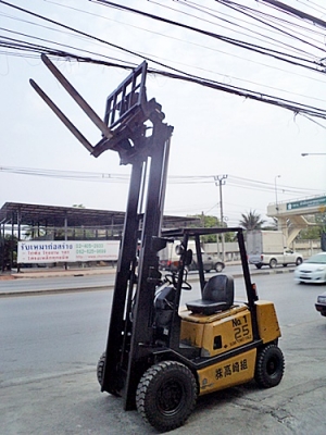 ขายรถยกSUMITOMO 2.5 ตัน  เครื่องดีเซล  กระบอกคู่  งาเทด้ำ  เสาสูง 3 เมตร แผงงาสไลด์ ยางตันใหม่  พวงมาลัยเพาเว่อร์  สีเดิมจากนอก นำเข้าจากญี่ปุ่น ใช้งานได้ทันที ราคา230000