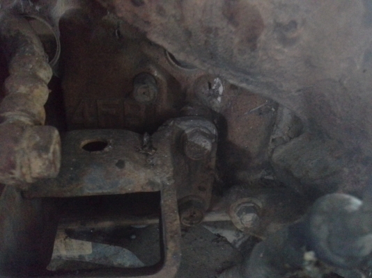 ขายเครื่องเกียISUZU 4FB2000C.C. (ไม่มีเลข)